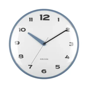 Wanduhr mit weißem Zifferblatt und blauem Rahmen, schwarze Ziffern und Zeiger