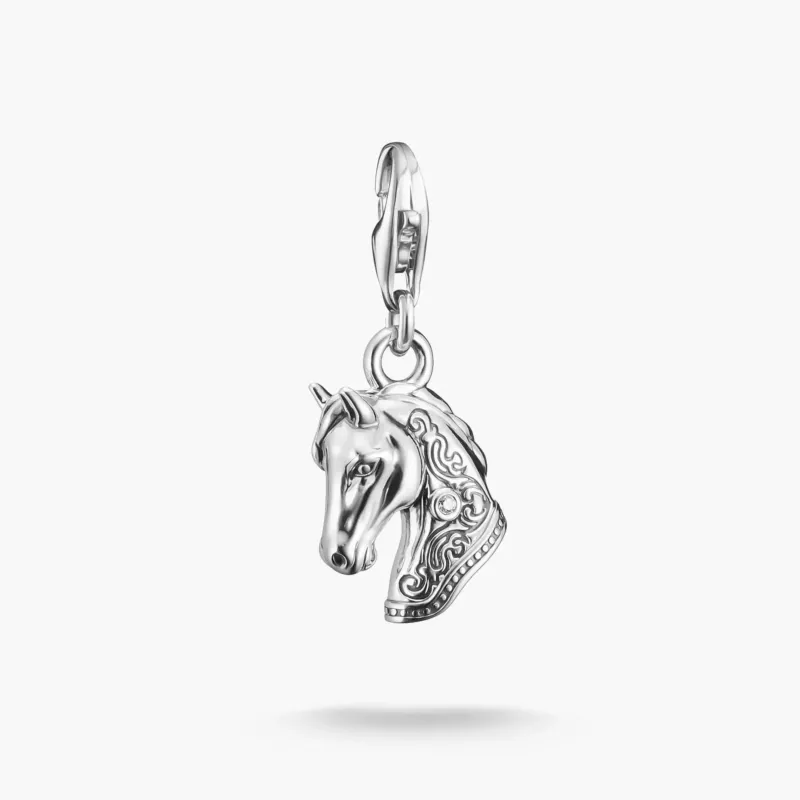 Silberner Pferdekopf-Charm-Anhänger mit Kettenöse und filigranem Relief