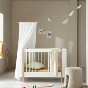OLIVER FURNITURE - Lit Bébé Évolutif Wood Mini+, Avec Kit Junior Inclus, Blanc/Chêne